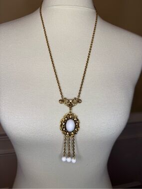 Vintage-Inspired Gold Pendant Necklace with White Cabochon